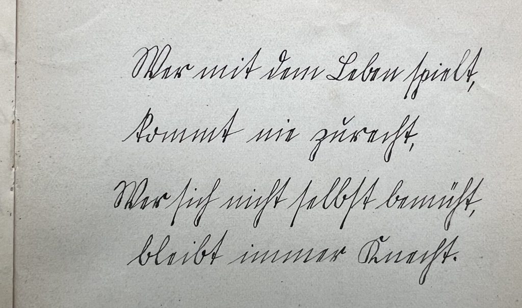 Sütterlin-Kurse – Mit Videolernkursen Sütterlin lernen und üben.